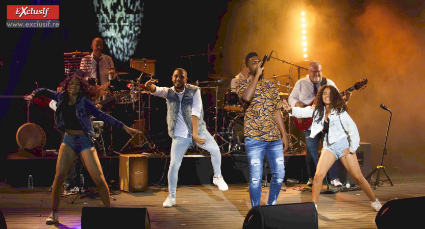 "Lambians Alice" au Teat Plein Air avant le Palais des Congrès à Paris "Lambians Alice" au Teat Plein Air avant le Palais des Congrès à Paris