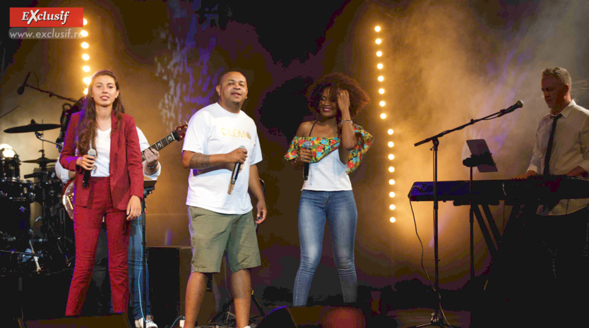 "Lambians Alice" au Teat Plein Air avant le Palais des Congrès à Paris "Lambians Alice" au Teat Plein Air avant le Palais des Congrès à Paris