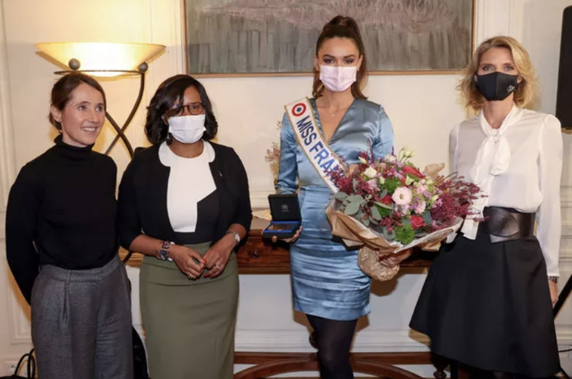 Alexia Laroche-Joubert, présidente de la Société Miss France, Elisabeth Moreno, Diane Leyre, et Sylvie Tellier, directrice générale de la Société Miss France Alexia Laroche-Joubert, présidente de la Société Miss France, Elisabeth Moreno, Diane Leyre, et Sylvie Tellier, directrice générale de la Société Miss France