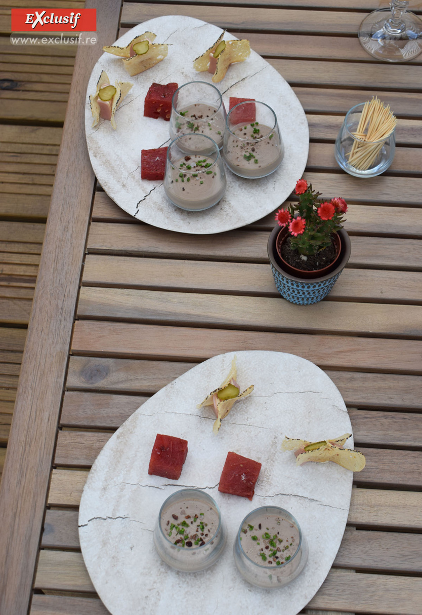 Au programme de la dégustation, sans entrer dans les détails: pastèque compressée, panacotta au foie de volaille et jambon cru Au programme de la dégustation, sans entrer dans les détails: pastèque compressée, panacotta au foie de volaille et jambon cru