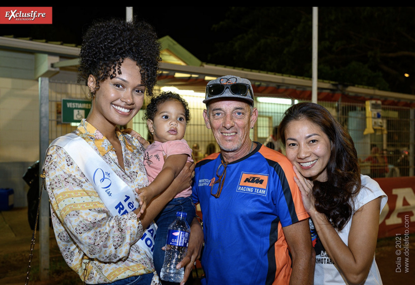 Pascal Ravily, champion moto, et ce soir-là directeur de course du Motocross des Letchis Pascal Ravily, champion moto, et ce soir-là directeur de course du Motocross des Letchis