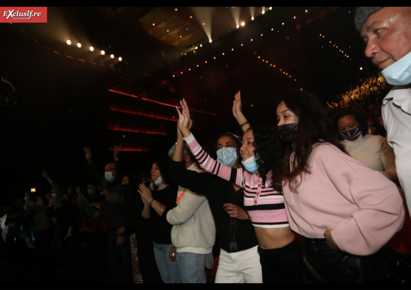 Les spectateur.rice.s ont chanté et dansé... Les spectateur.rice.s ont chanté et dansé...