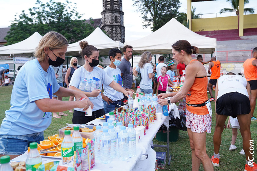Les coureurs aux petits soins Les coureurs aux petits soins