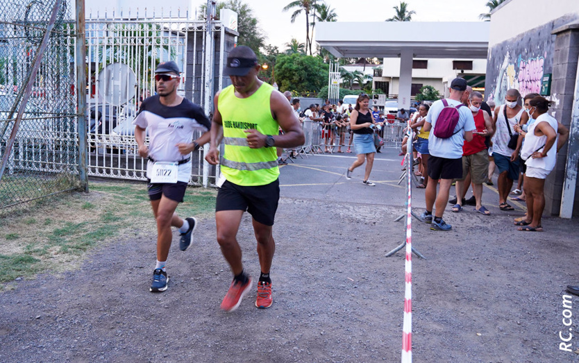 Roger Prugnières et Armand Sautron tout près de l’arrivée Roger Prugnières et Armand Sautron tout près de l’arrivée