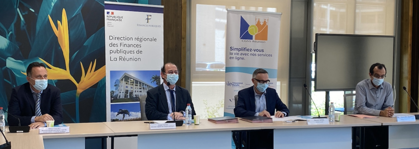 Présentation de la convention lors d'une conférence de presse Présentation de la convention lors d'une conférence de presse