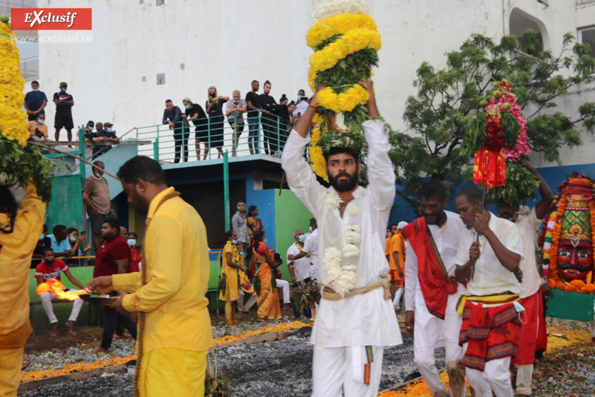 Marche sur le feu au temple tamoul du Chaudron: photos Marche sur le feu au temple tamoul du Chaudron: photos