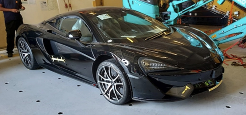 Deux McLaren 570S sont arrivées à l'île Maurice cette semaine