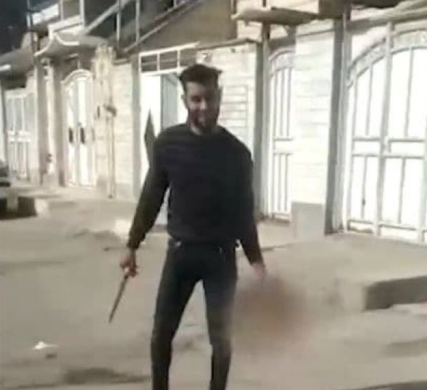 Capture d'écran de la vidéo que le bourreau de Mona a publiée... Et il sourit! Capture d'écran de la vidéo que le bourreau de Mona a publiée... Et il sourit!