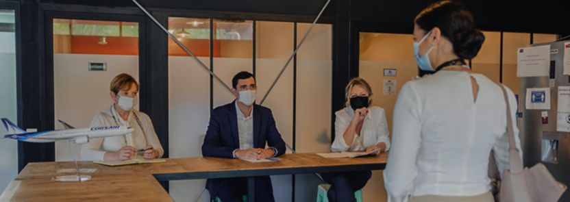 Corsair recrute 40 hôtesses et stewards à La Réunion Corsair recrute 40 hôtesses et stewards à La Réunion