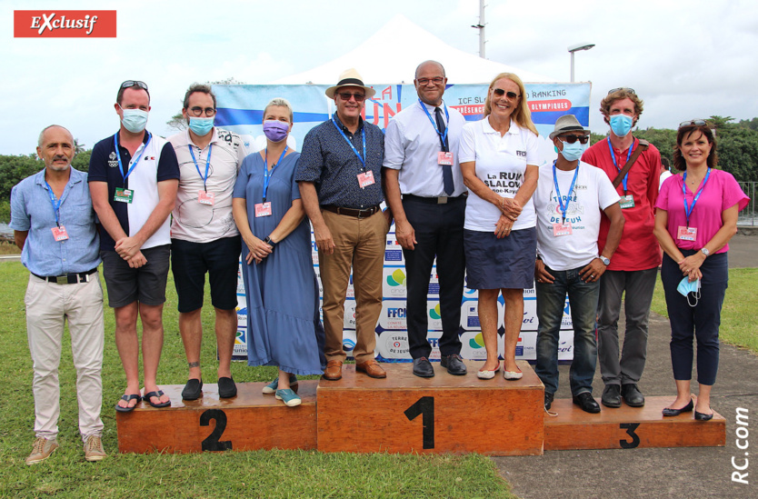 Les officiels réunis autour de Maurice Gironcel, maire de Sainte-Suzanne, président de la Cinor, Jean Zoungrana, président de la FFCK, et Véronique Legros, présidente du Comité Régional de Canoë-Kayak