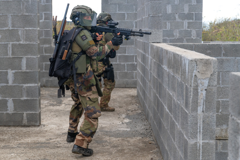 Les militaires en action... Les militaires en action...