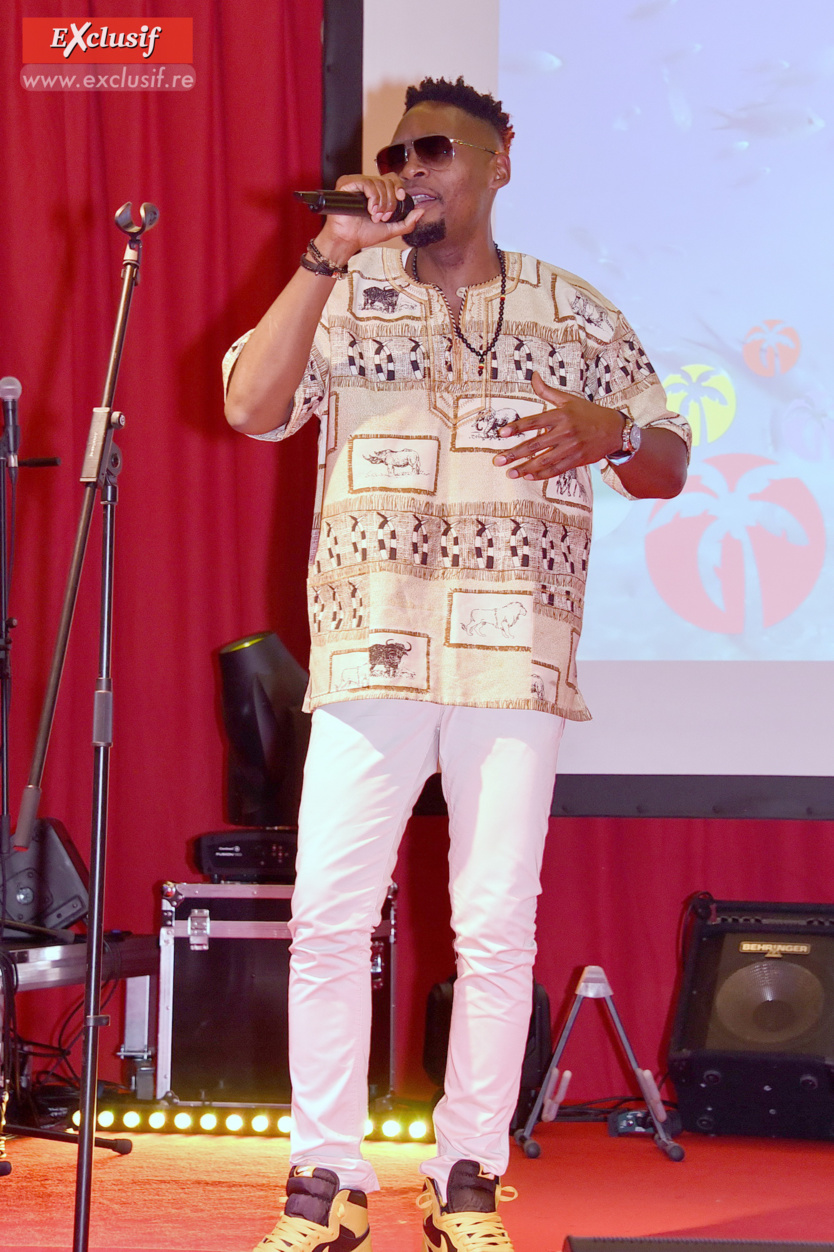 Le chanteur Gery Spring. Le chanteur Gery Spring.