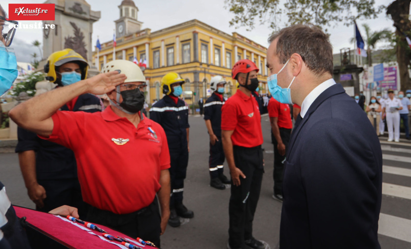 Sébastien Lecornu a remis des médailles au Préfet, aux gendarmes, policiers et pompiers Sébastien Lecornu a remis des médailles au Préfet, aux gendarmes, policiers et pompiers