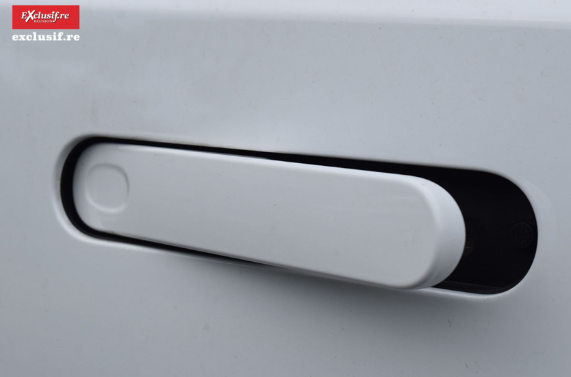 Des poignées de portières qui s'escamotent... Des poignées de portières qui s'escamotent...