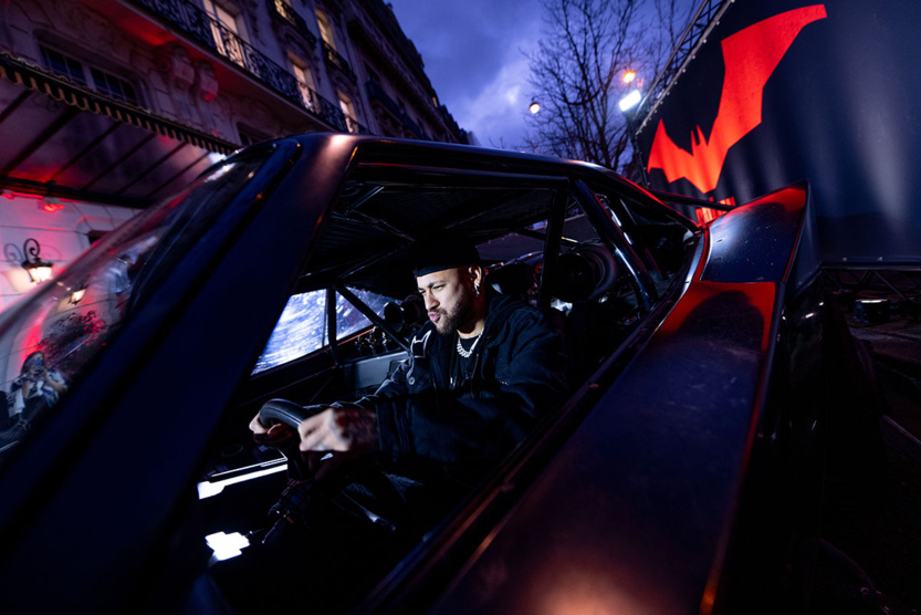 #The Batman: Robert Pattinson et Zoë Kravitz ont fait découvrir la Batmobile à Neymar #The Batman: Robert Pattinson et Zoë Kravitz ont fait découvrir la Batmobile à Neymar