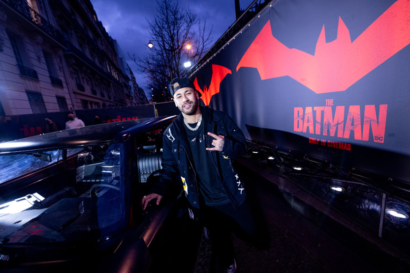 #The Batman: Robert Pattinson et Zoë Kravitz ont fait découvrir la Batmobile à Neymar #The Batman: Robert Pattinson et Zoë Kravitz ont fait découvrir la Batmobile à Neymar