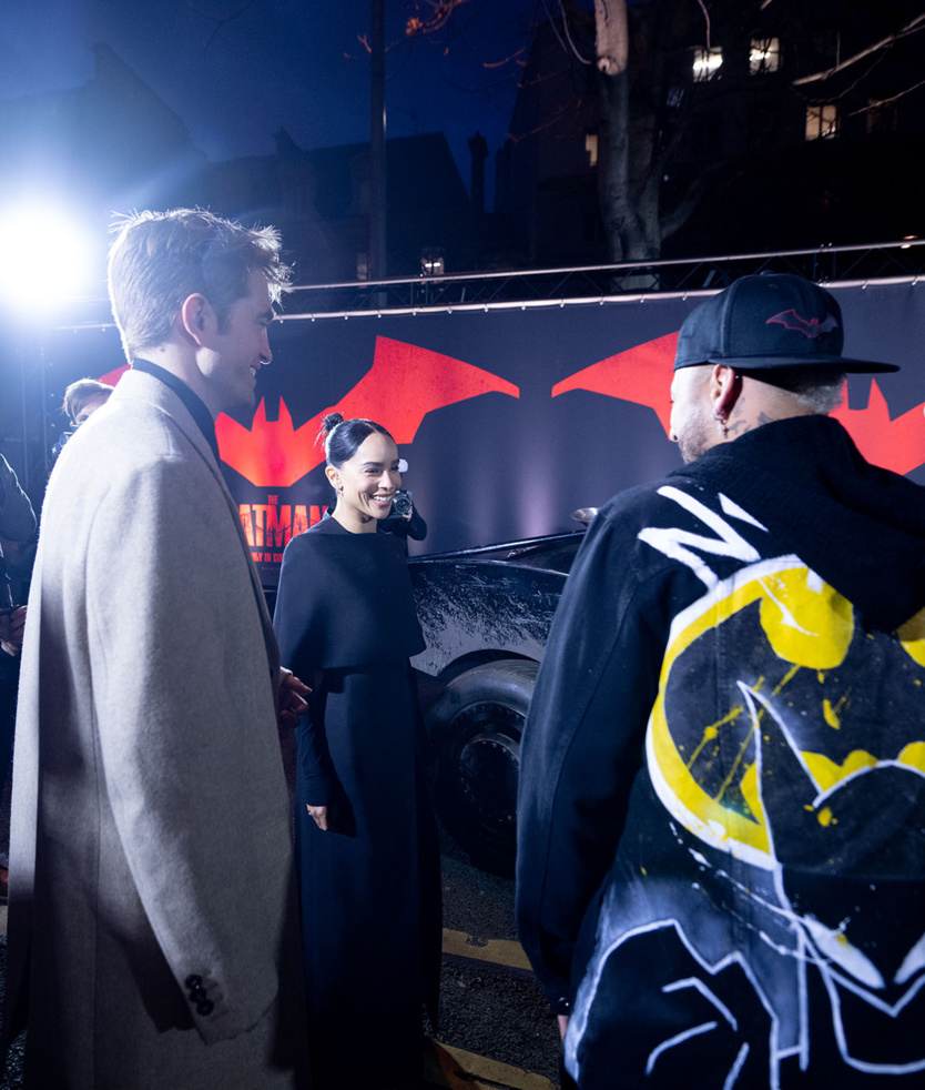 #The Batman: Robert Pattinson et Zoë Kravitz ont fait découvrir la Batmobile à Neymar