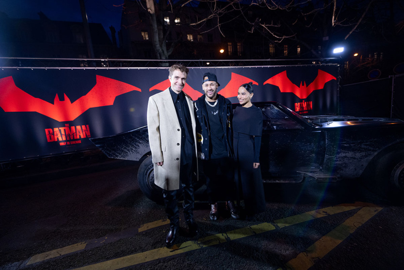 #The Batman: Robert Pattinson et Zoë Kravitz ont fait découvrir la Batmobile à Neymar #The Batman: Robert Pattinson et Zoë Kravitz ont fait découvrir la Batmobile à Neymar