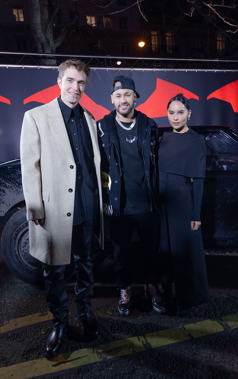 #The Batman: Robert Pattinson et Zoë Kravitz ont fait découvrir la Batmobile à Neymar #The Batman: Robert Pattinson et Zoë Kravitz ont fait découvrir la Batmobile à Neymar
