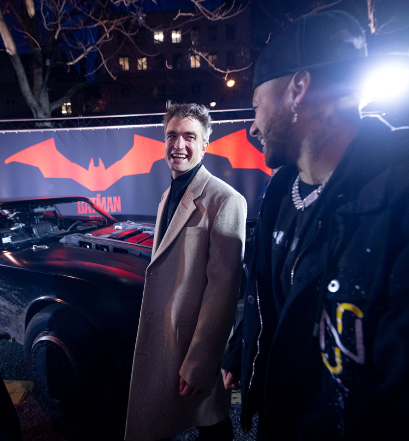 #The Batman: Robert Pattinson et Zoë Kravitz ont fait découvrir la Batmobile à Neymar #The Batman: Robert Pattinson et Zoë Kravitz ont fait découvrir la Batmobile à Neymar