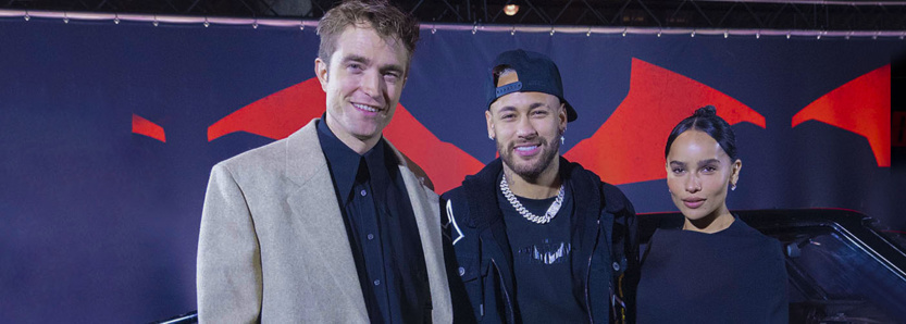 #The Batman: Robert Pattinson et Zoë Kravitz ont fait découvrir la Batmobile à Neymar #The Batman: Robert Pattinson et Zoë Kravitz ont fait découvrir la Batmobile à Neymar