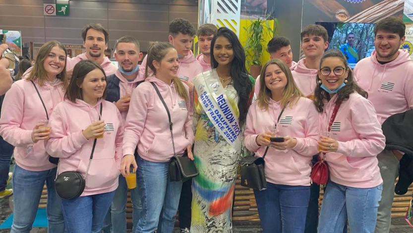 Dana Virin, Miss Réunion 2021, 6ème dauphine Miss France 2022, très sollicitée pour des photos toute la journée... Dana Virin, Miss Réunion 2021, 6ème dauphine Miss France 2022, très sollicitée pour des photos toute la journée...