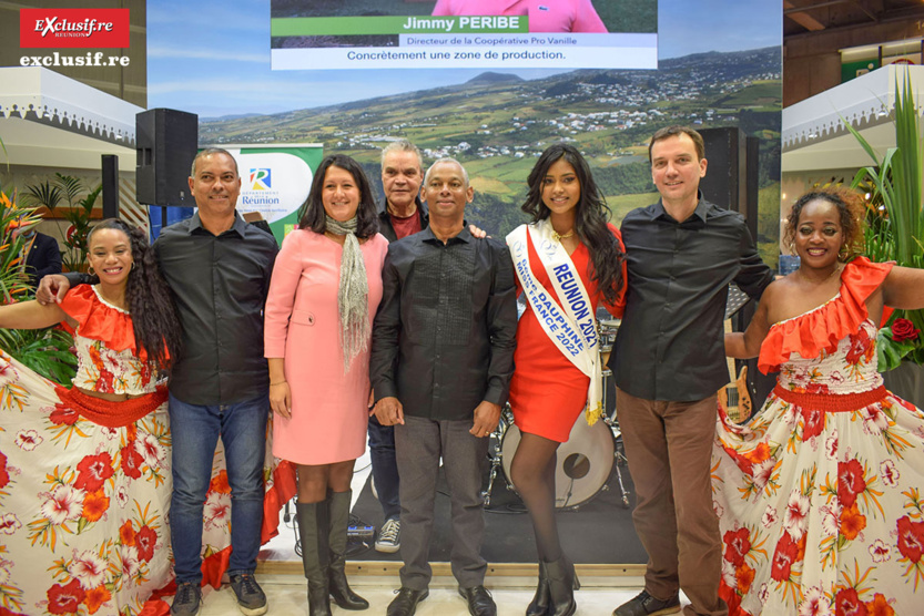 Dana Virin et Susan Soba avec Christian Ducap et le groupe Kadok qui ont animé le Village Réunion