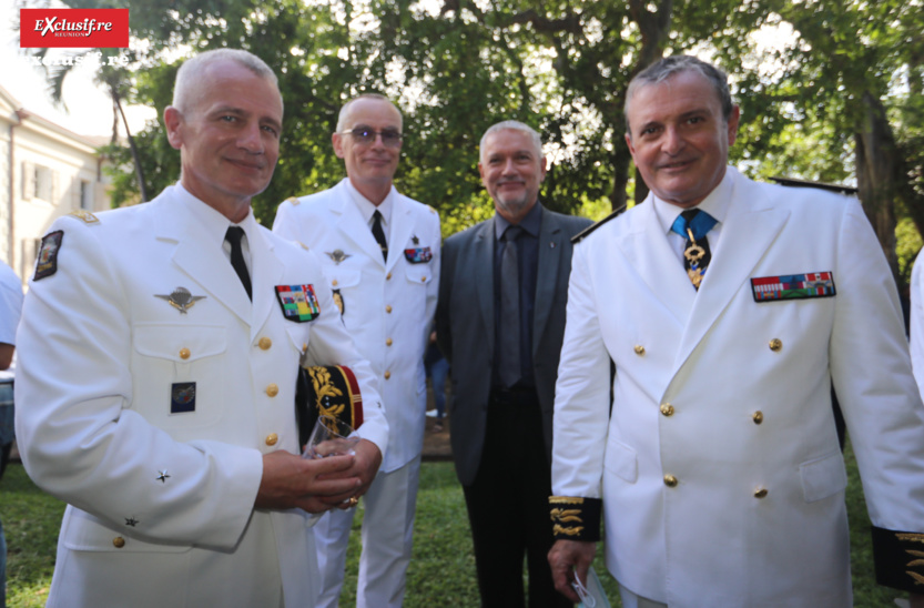 Général Laurent Cluzel, commandant supérieur des FAZSOI, général Pierre Poty, commandant de la Gendarmerie Nationale Réunion, Pierre Maunier, policier à la retraite, président du Grand Raid, et Jacques Billant, Préfet