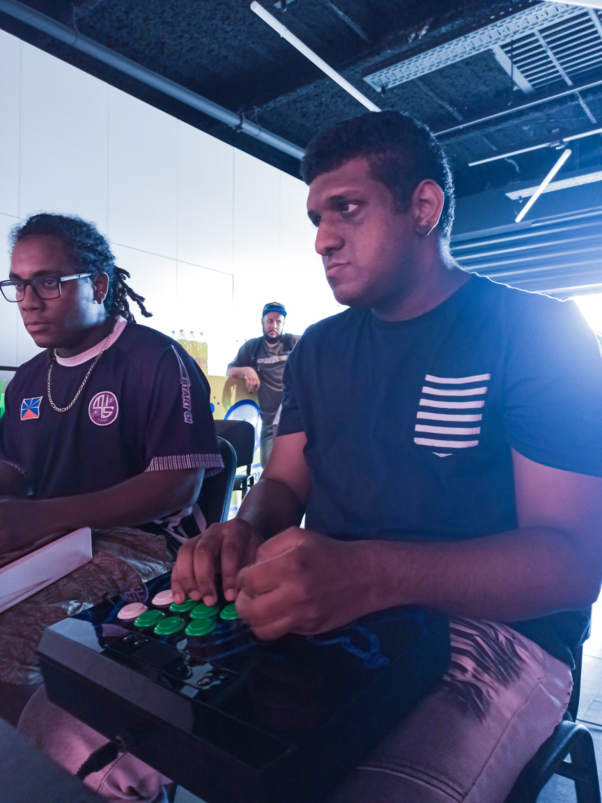 GangstaZox et Kobi, durant le tournoi King of Fighters GangstaZox et Kobi, durant le tournoi King of Fighters