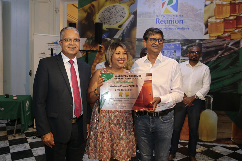 2 médailles d'or pour Préma Patché, ici avec Cyril Melchior et Jean-Marie Virapoullé 2 médailles d'or pour Préma Patché, ici avec Cyril Melchior et Jean-Marie Virapoullé