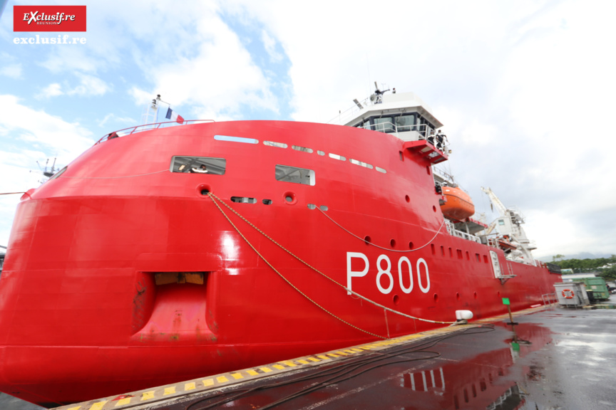 Un brise-glace très imposant... Un brise-glace très imposant...