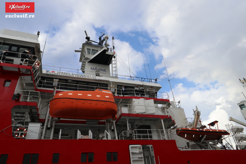 Quelques manoeuvres à l'arrivée... Quelques manoeuvres à l'arrivée...