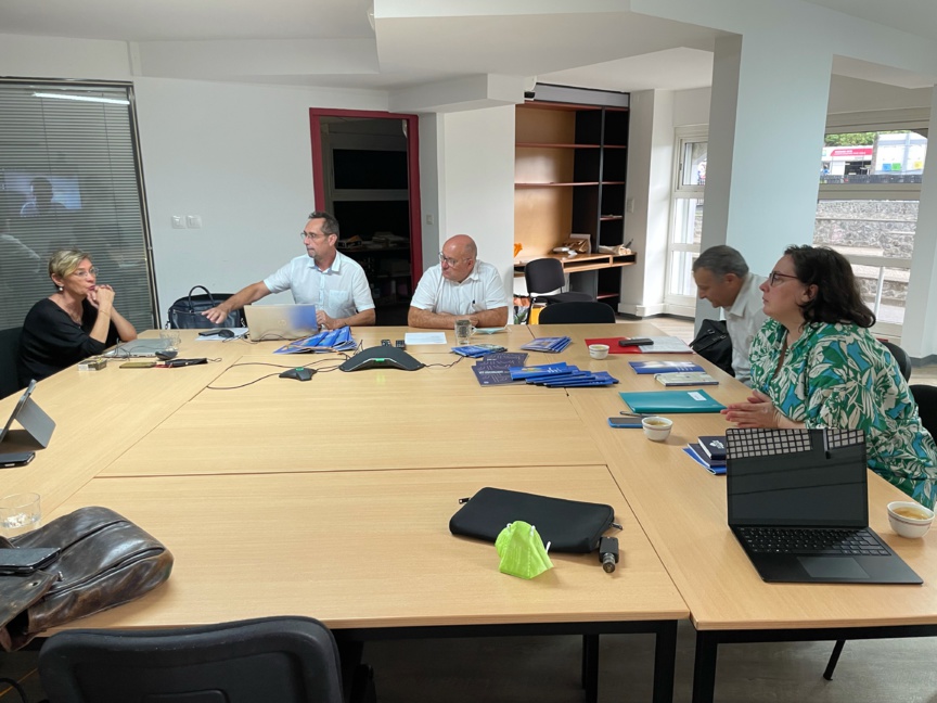 Rencontre avec les bailleurs membres de l’ARMOS en présence d’Anne Séry, directrice générale de la SEMADER et de la SODIAC, Thierry Ouillon, directeur général de la SIDR, Denis Chidaine, délégué de l’ARMOS Rencontre avec les bailleurs membres de l’ARMOS en présence d’Anne Séry, directrice générale de la SEMADER et de la SODIAC, Thierry Ouillon, directeur général de la SIDR, Denis Chidaine, délégué de l’ARMOS