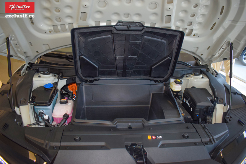 Sous le capot avant, un coffre complémentaire Sous le capot avant, un coffre complémentaire