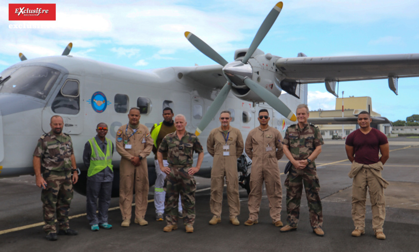 Le général Laurent Cluzel avec quelques militaires et civils ayant participé à l'opération Le général Laurent Cluzel avec quelques militaires et civils ayant participé à l'opération