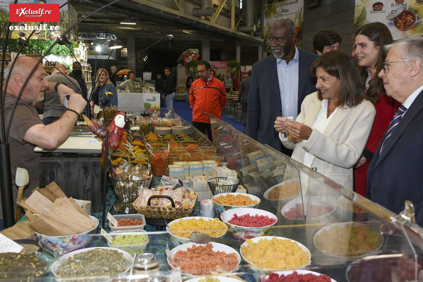 Finalement, la maire choisira un sachet de petits oursons de thé aromatisé en gélatine Finalement, la maire choisira un sachet de petits oursons de thé aromatisé en gélatine