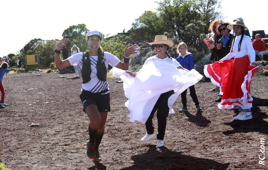 Fleur Santos Da Silva : un maloya endiablé à quelques mètres de l'arrivée Fleur Santos Da Silva : un maloya endiablé à quelques mètres de l'arrivée