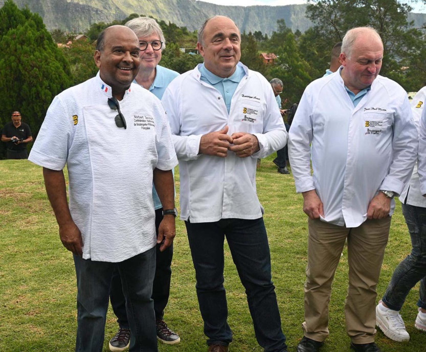 Norbert Tacoun (à gauche) avec quelques invités venus de métropole Norbert Tacoun (à gauche) avec quelques invités venus de métropole