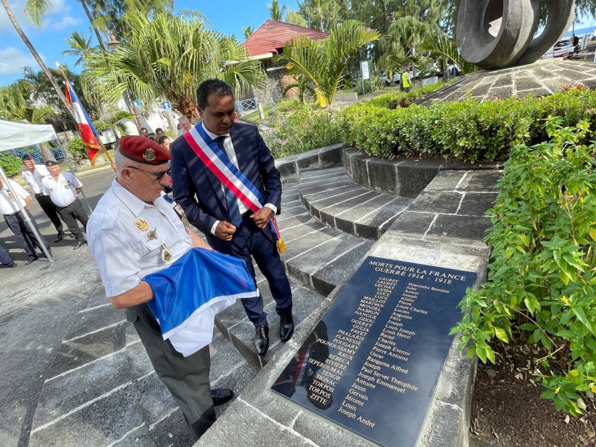 28 noms ont été ajoutés sur la plaque commémorative 28 noms ont été ajoutés sur la plaque commémorative