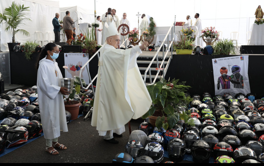 Bénédiction de Monseigneur Aubry, évêque de La Réunion
