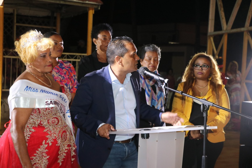 Bruno Domen, maire de Saint-Leu, au micro Bruno Domen, maire de Saint-Leu, au micro