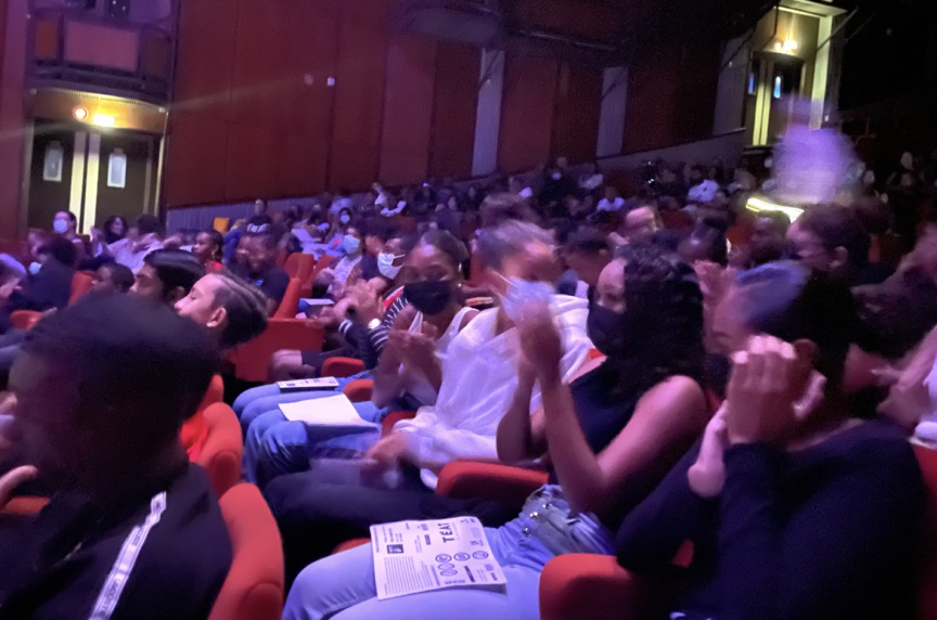 Un public très... chaud au Téat Champ Fleuri Un public très... chaud au Téat Champ Fleuri