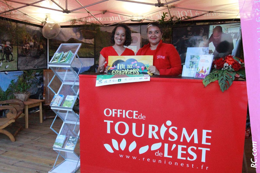 Stand de la CIREST à l'entrée du site Stand de la CIREST à l'entrée du site