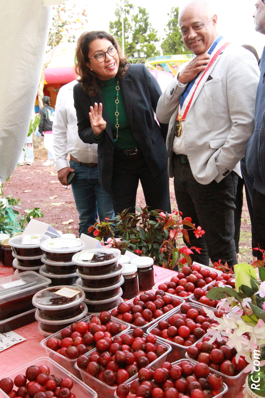 Des goyaviers bien frais dans les stands Des goyaviers bien frais dans les stands