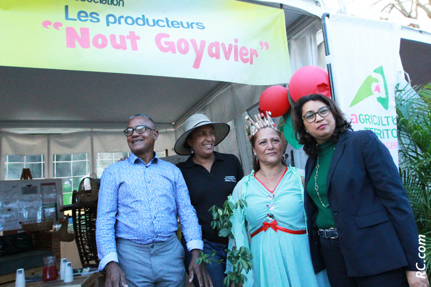 Marcel Austin, Sylvie Leger et Nathalie Hoareau, membres de l’association Nous Goyavier , et Sophie Arzal, conseillère départementale