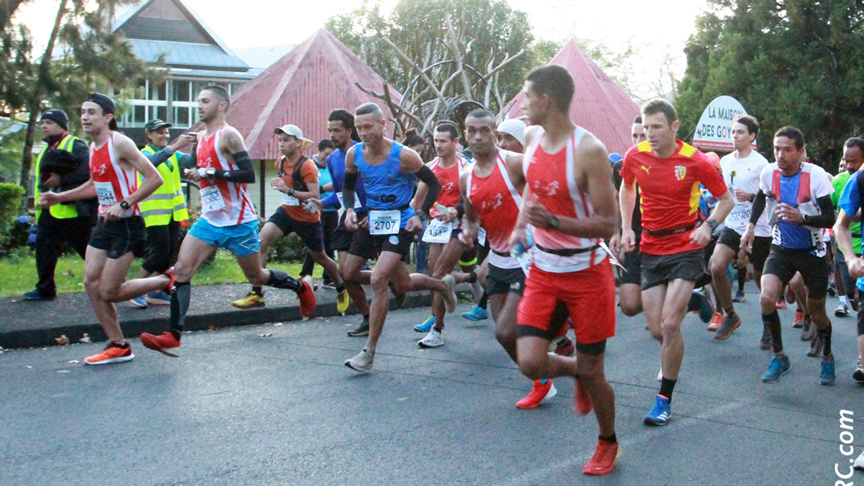 Départ donné au niveau de la mairie de la Plaine des Palmistes par Johnny Payet, maire de la ville Départ donné au niveau de la mairie de la Plaine des Palmistes par Johnny Payet, maire de la ville
