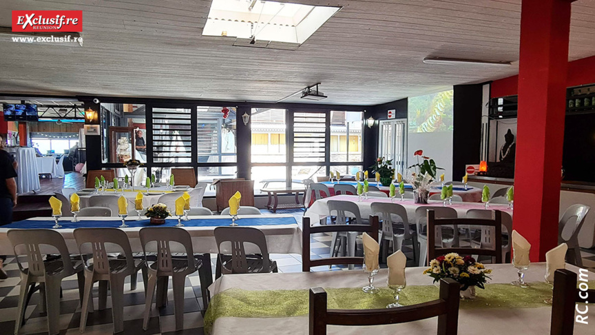 Une salle de réception accueillante et spacieuse Une salle de réception accueillante et spacieuse