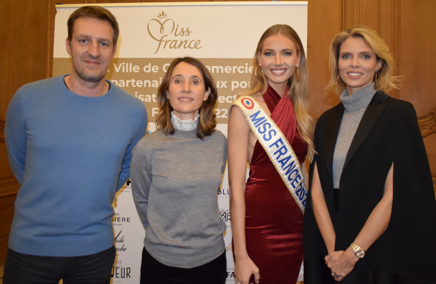 Frédéric Gilbert, producteur de Miss France, Alexia Laroche-Joubert, présidente Société Miss France, Amandine Petit, Miss France 2021, et Sylvie Tellier, directrice générale Miss France, à la mairie de Caen en décembre dernier (photo Exclusif.re)