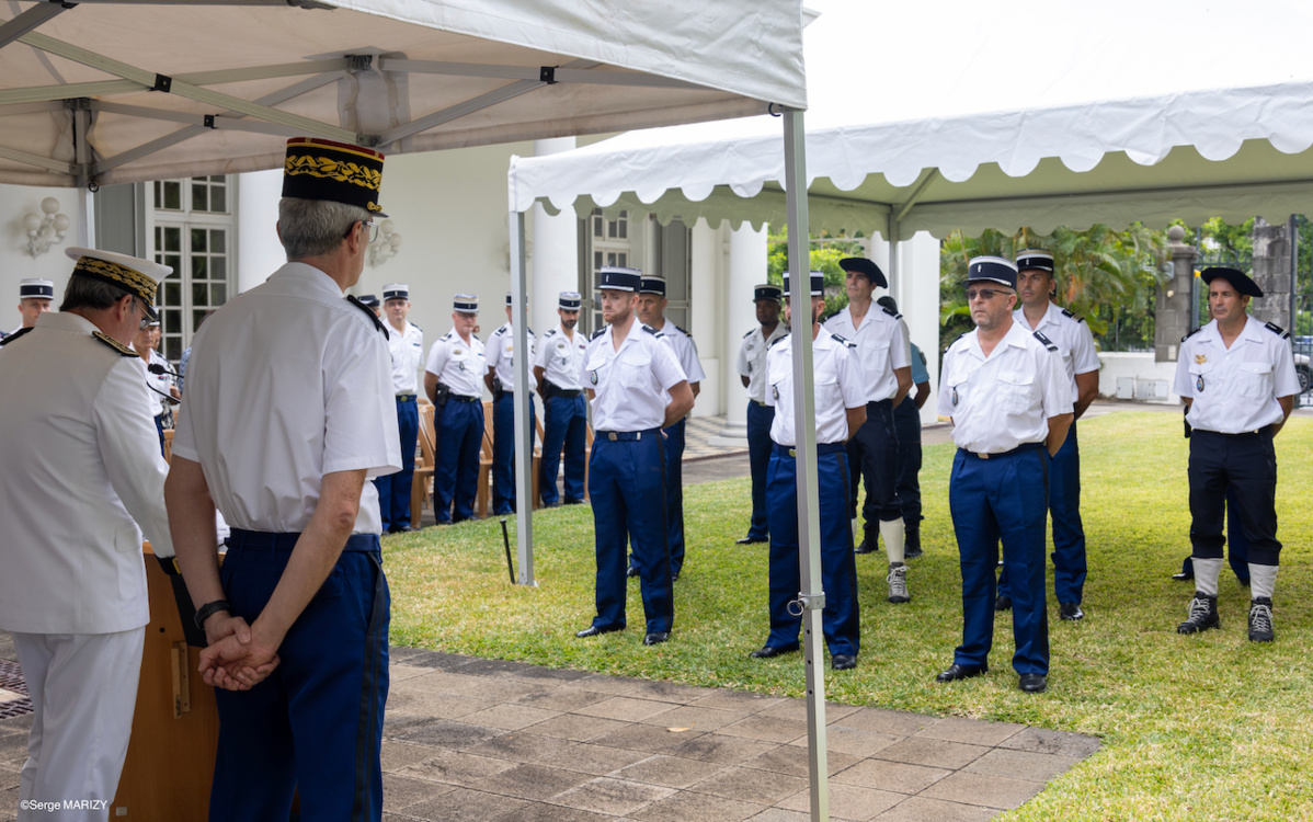 Les gendarmes médaillés pour la sécurité et pour actes de courage Les gendarmes médaillés pour la sécurité et pour actes de courage