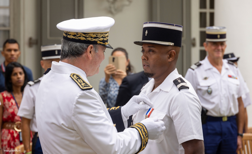 Les gendarmes médaillés pour la sécurité et pour actes de courage Les gendarmes médaillés pour la sécurité et pour actes de courage